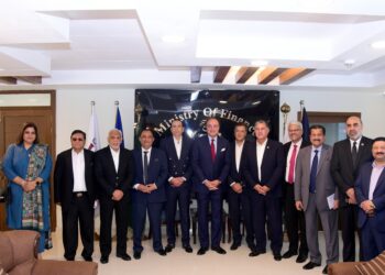 FPCCI shares Charter of Economy, growth strategy with FM