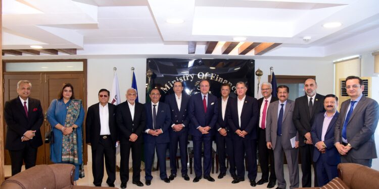 FPCCI shares Charter of Economy, growth strategy with FM