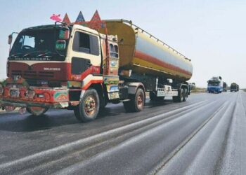 Stranded fuel tankers in Taftan and Quetta a ticking time bomb, warn Authorities