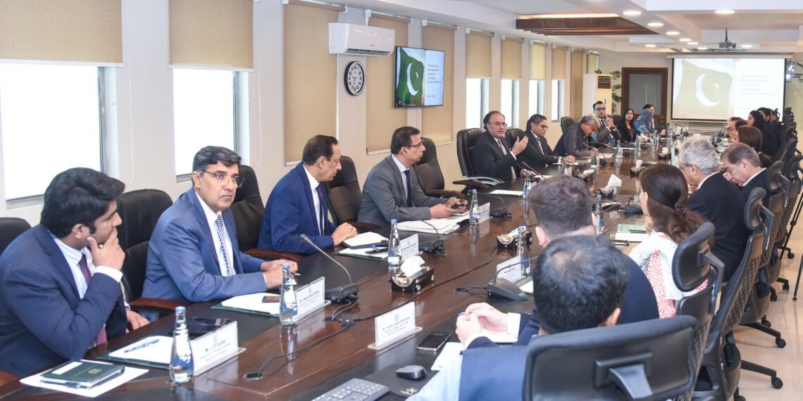 FM briefs Moody’s on Pakistan’s stabilizing economy, reforms drive and global market are-engagement
