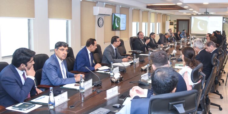 FM briefs Moody’s on Pakistan’s stabilizing economy, reforms drive and global market are-engagement