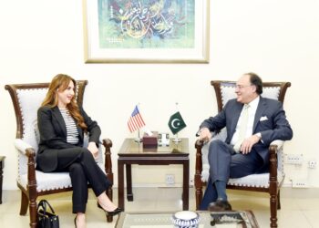 Islamabad, Washington vow to boost trade and investment