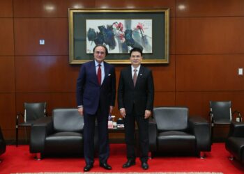 Finance Minister advances Pakistan – China financial cooperation in high level meetings in Beijing