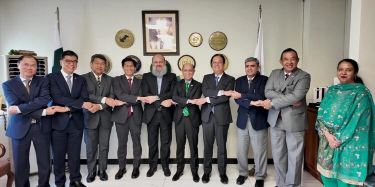 Pakistan, ASEAN envoys pledge to boost trade economic ties