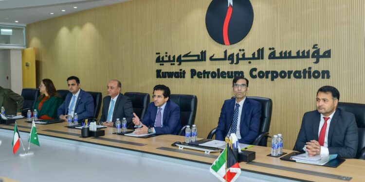 Pakistan, Kuwait discuss expanding cooperation in energy sector