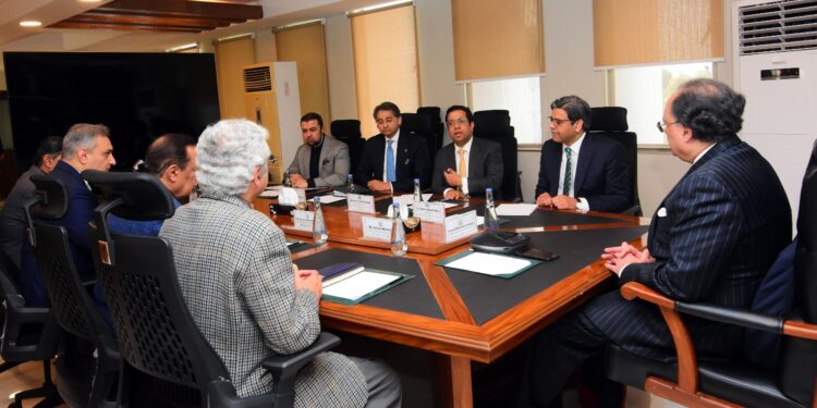 New SECP team calls on Finance Minister, seeks guidance