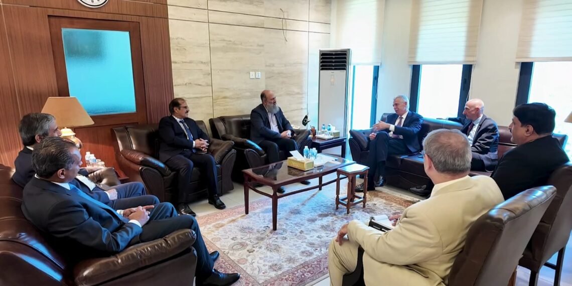 Philip Morris team meets Jam Kamal, expresses concerns on illicit cigarette trade