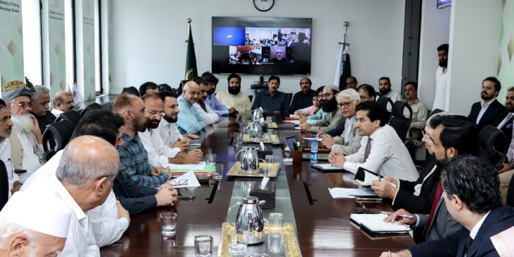Malik forms panel to resolve oil tankers issues within a week