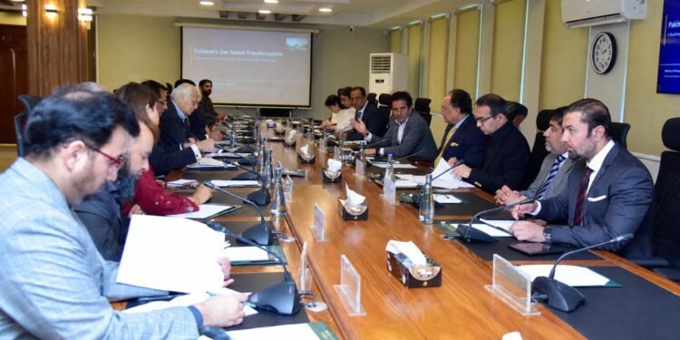 Finance Minister Chairs Meeting on Gas Sector Reforms, Reviews Restructuring and Deregulation Roadmap